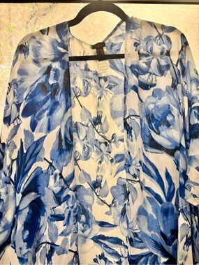 G.I.L.I. White and Blue Floral Print Duster